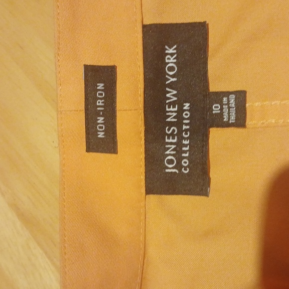 Woman's 'Jones New York " sleeveless blouse - Picture 5 of 6